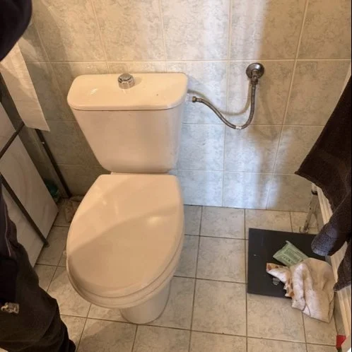 Kompakt WC po wymianie z podłączeniem — DobryHydraulik Wrocław