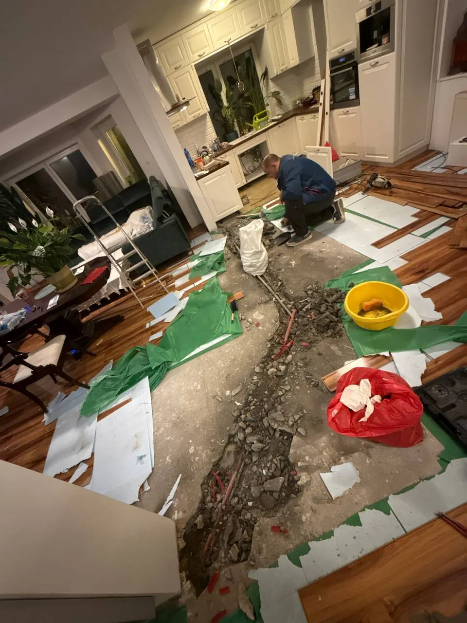 Duża przeróbka instalacji pod posadzką w mieszkaniu — DobryHydraulik Wrocław