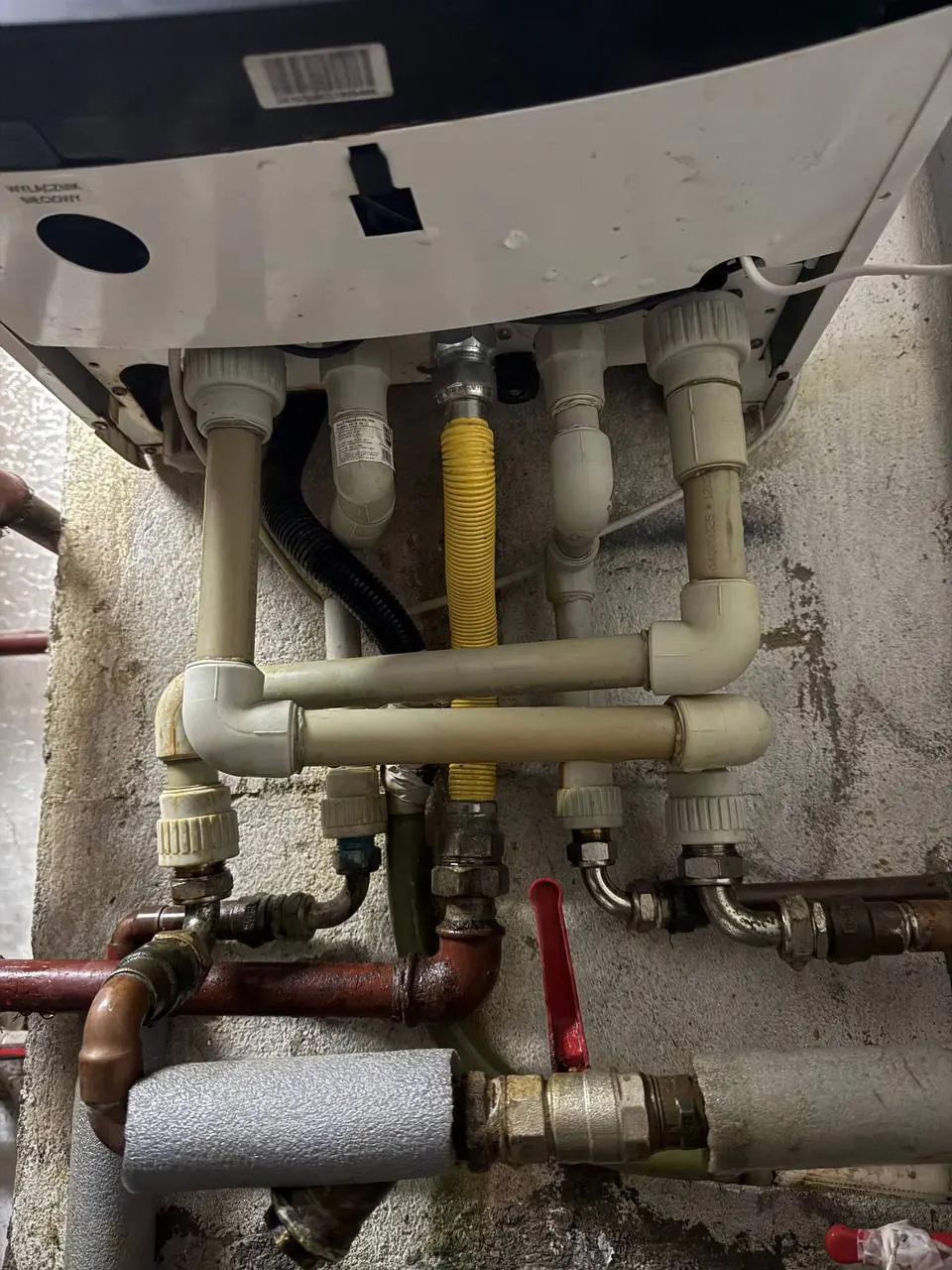 Przyłącza wodne pod kotłem gazowym — DobryHydraulik Wrocław